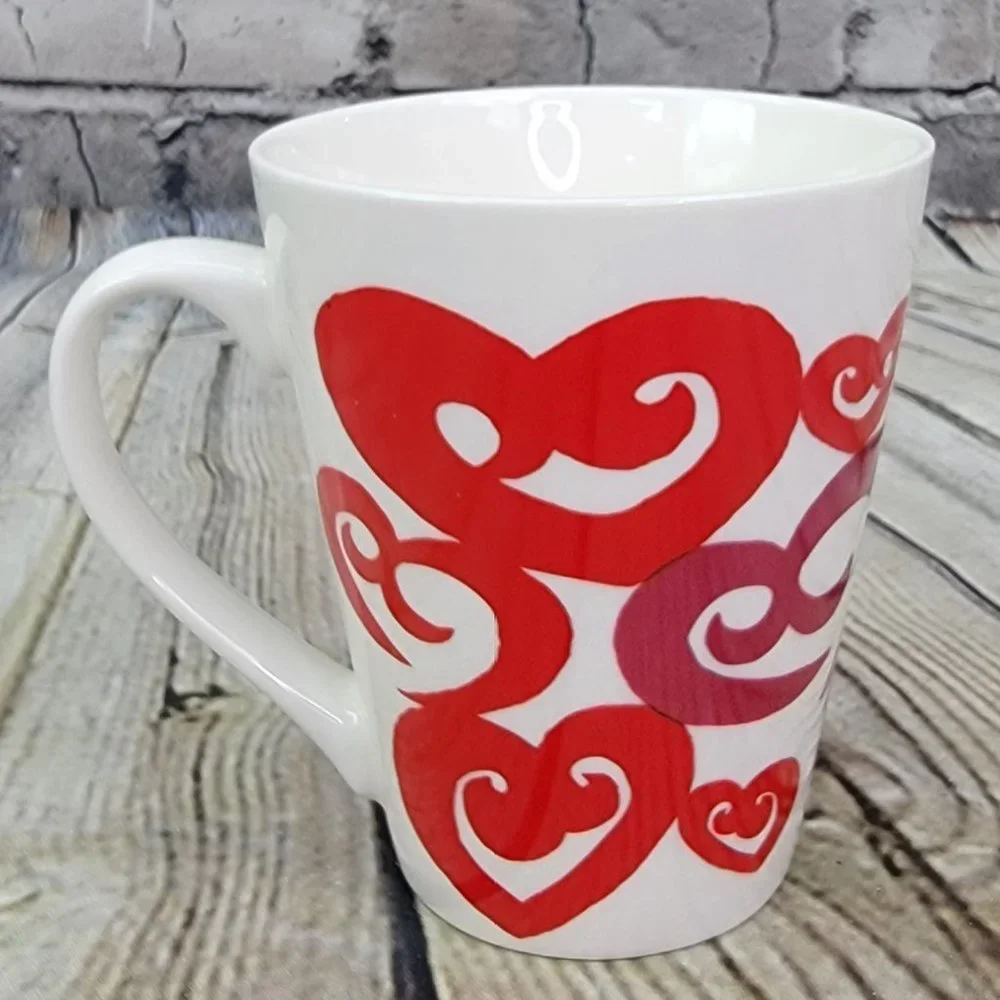 Starbucks Coffee‎ Cup Mug 2016 Valentine's Day Red Swirl Hearts 12 fl oz Ceramic